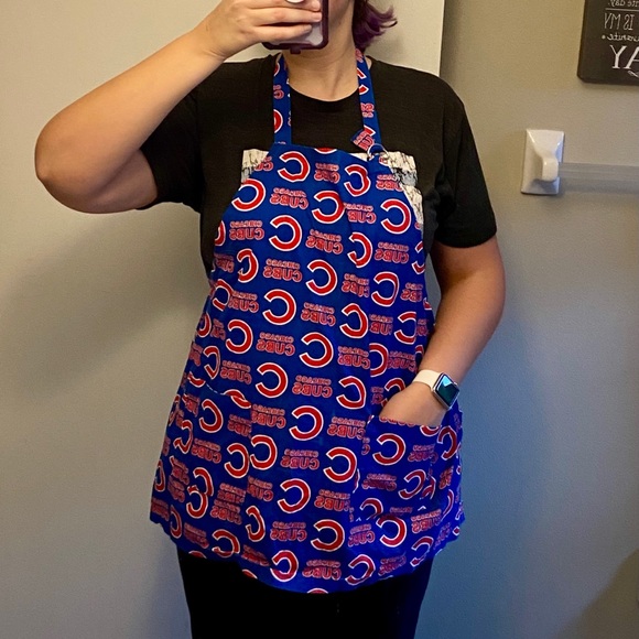 Chicago Cubs Apron - Like New - SOLD - Picture 10 of 12